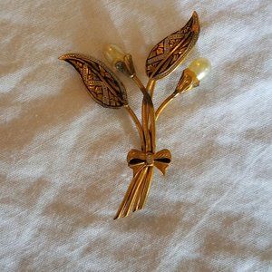 Freshwater Pearl Flower Brooch